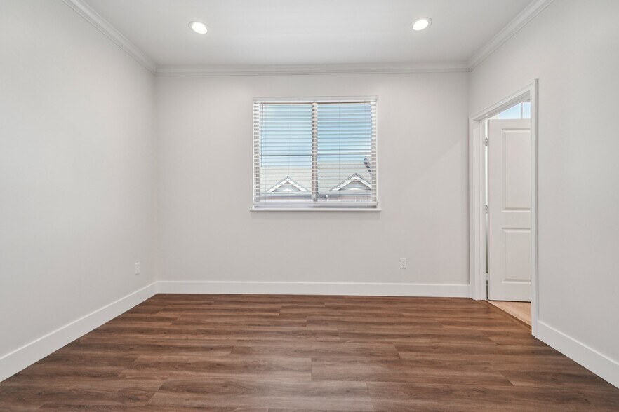Building Photo - 1404 S Alta Vista Ave