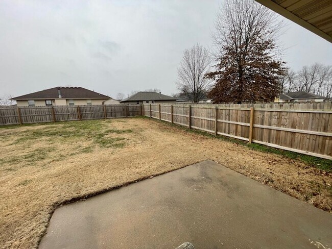 Building Photo - This All Brick home is Located in Orchard Crest West!