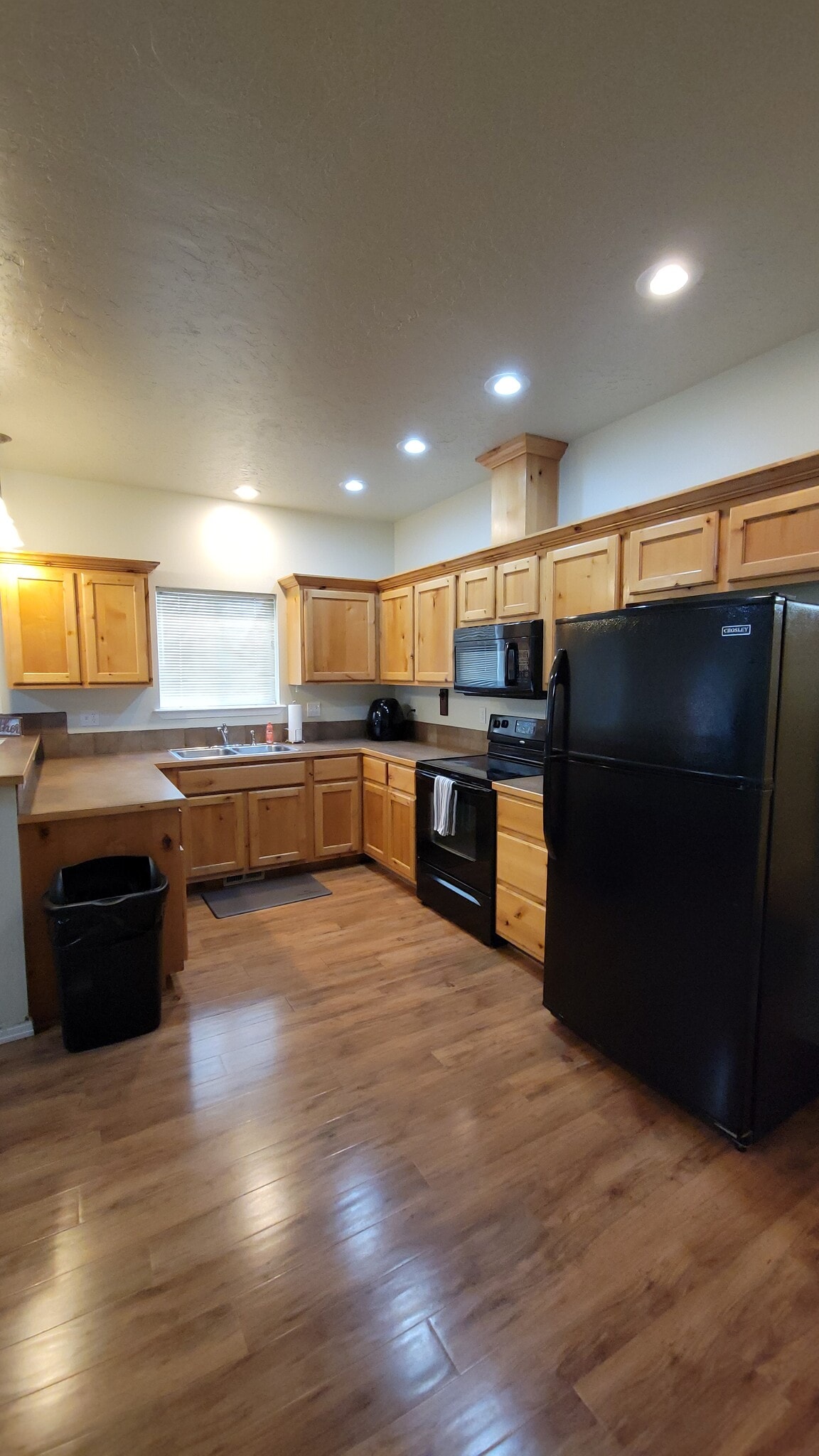 Shared kitchen - 2127 S Leadville Ave