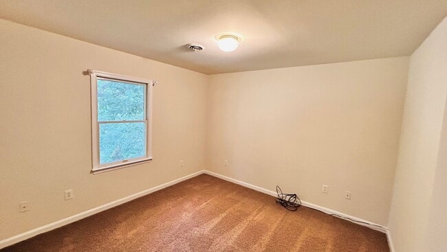 Building Photo - 8+ PRIVATE ACRES - KING GEORGE