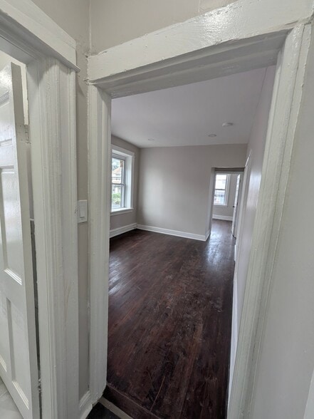 Building Photo - 295 Avenue B