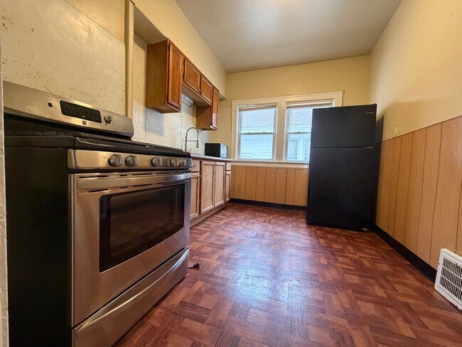 Building Photo - 457 E 148th St