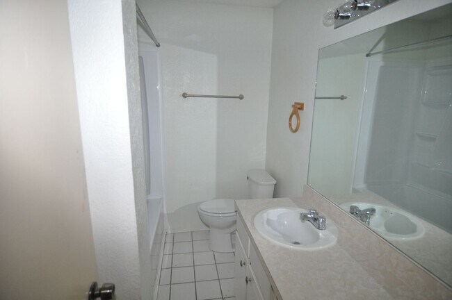 Building Photo - 108 Navajo Dr