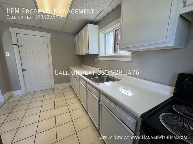 Building Photo - 713 Garfield Ave SW