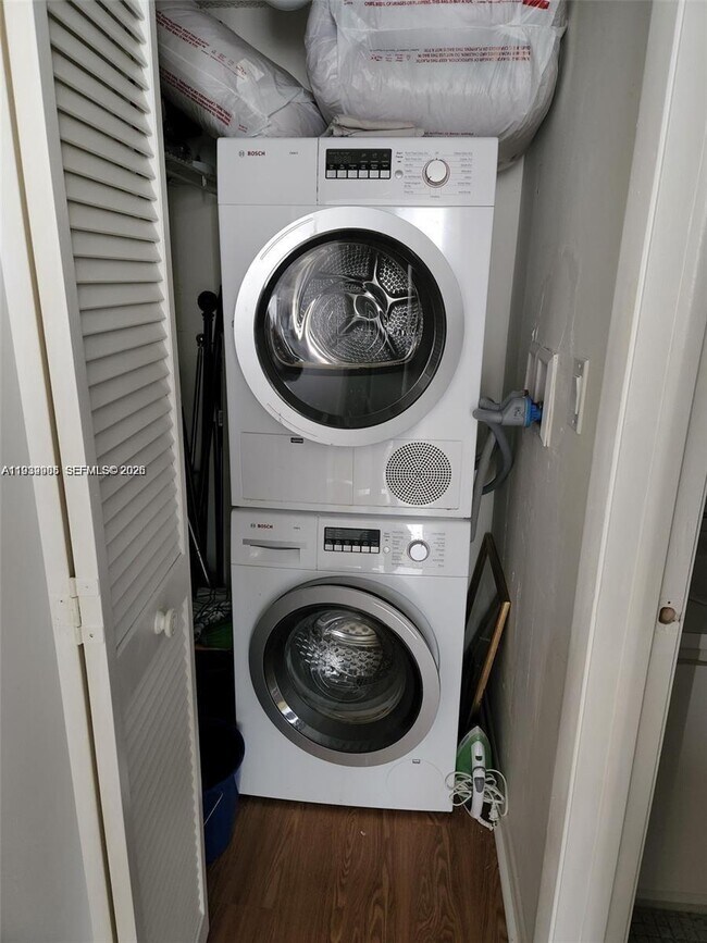 Building Photo - 780 NE 69th St