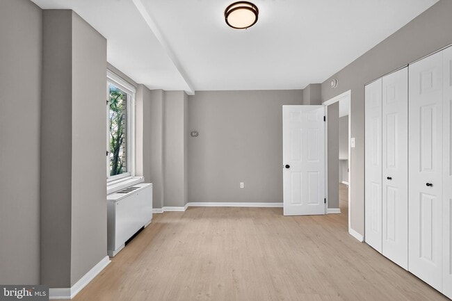 Building Photo - 922 24th St NW