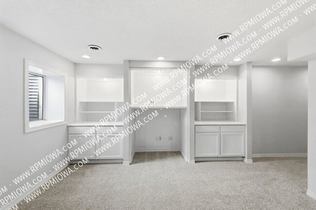 Building Photo - 4025 SE 25th St