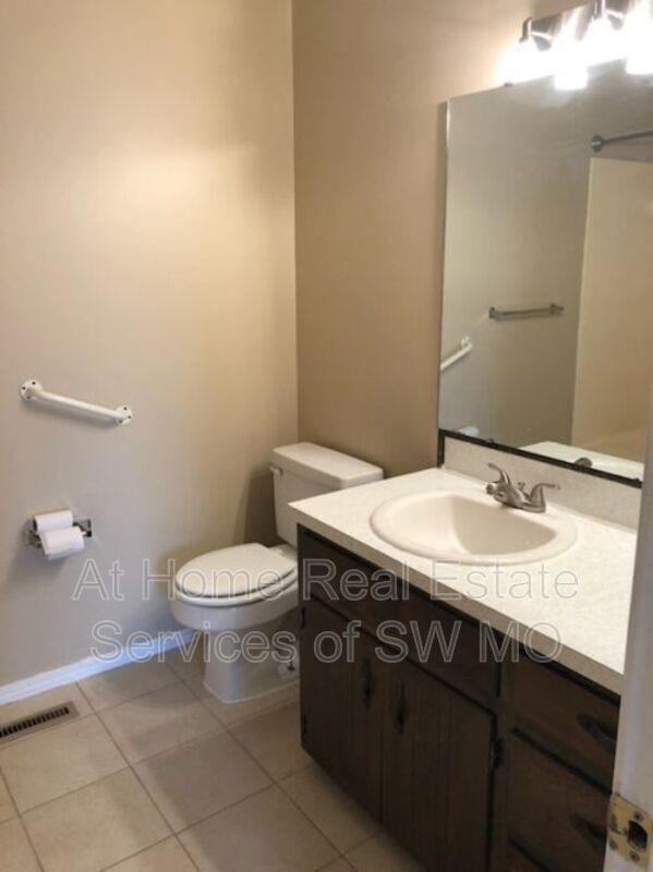 Building Photo - 3231 W Olive St