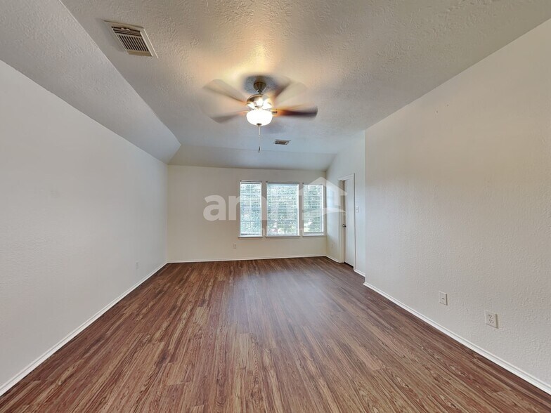 Building Photo - 16403 Lynn Crest Ct