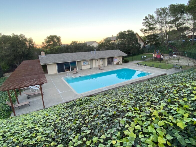 Community pool two blocks away - 1222 Marionola Way