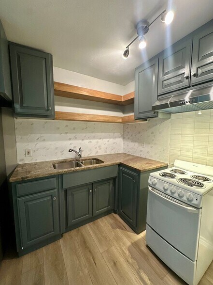 Building Photo - 3437 Stanley Ave