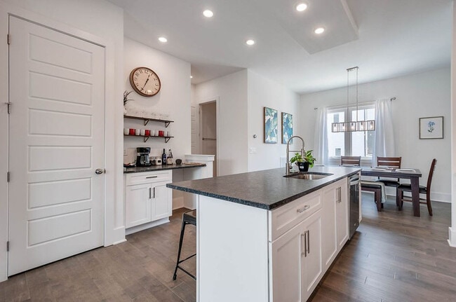 Building Photo - 808 Vibe Pl