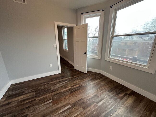 Building Photo - 216 Kinsey Ave