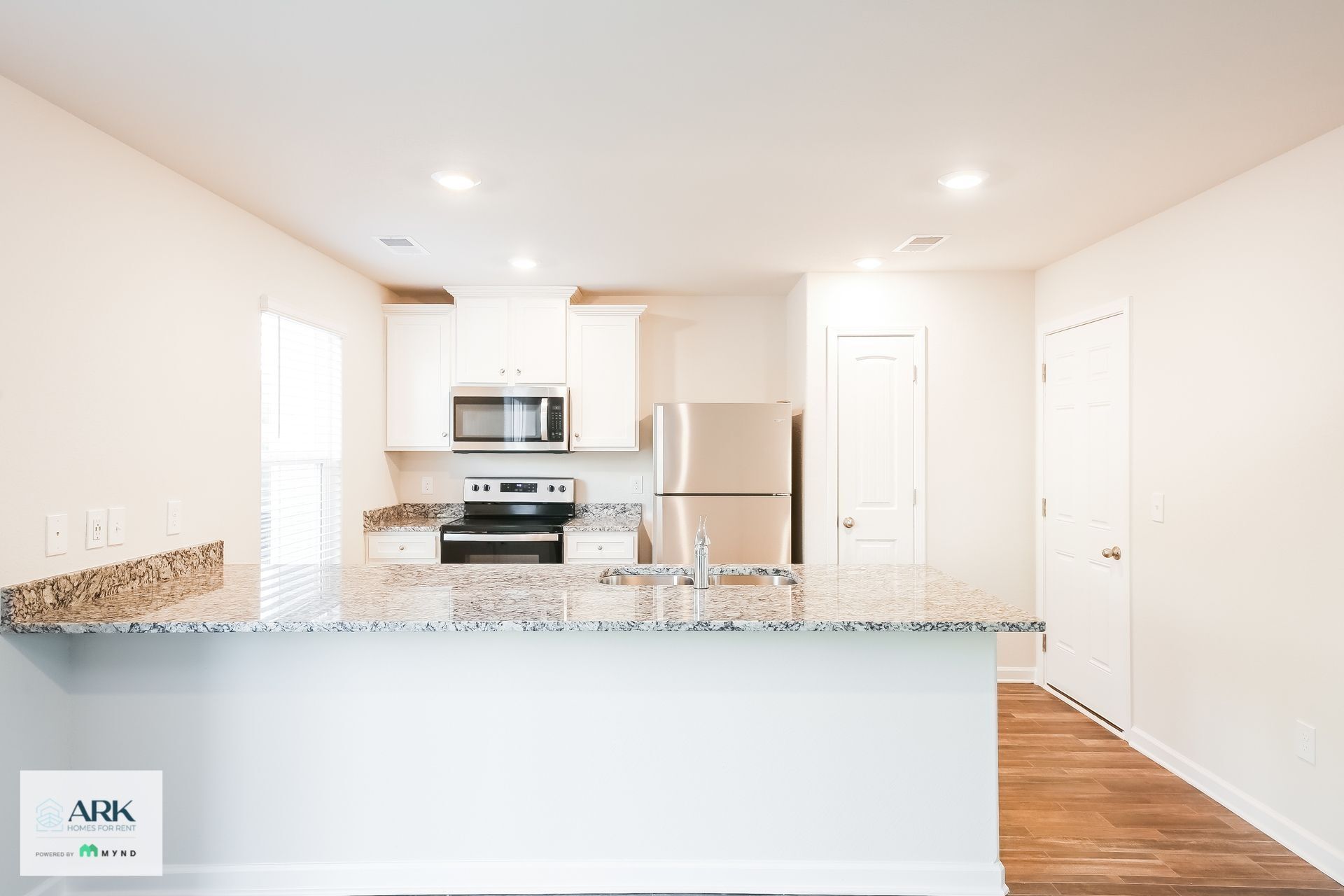 Building Photo - 2149 Southlea Dr