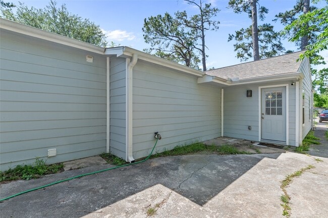 Building Photo - 3853 Rosedale St