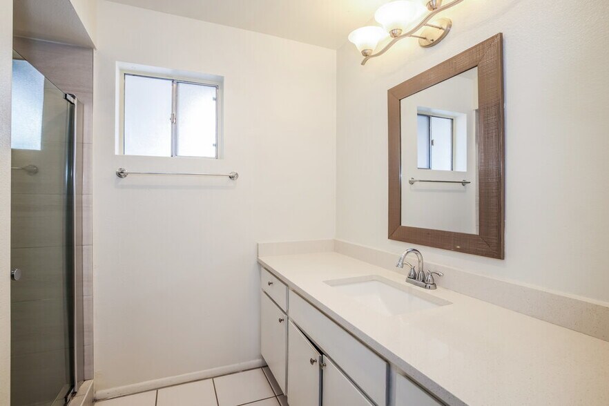 Building Photo - 6643 E Decatur St