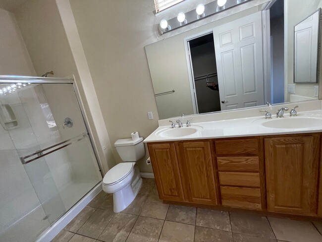 Building Photo - Apple Valley-Del Web Home, 2 Bedrooms,2 Ba...