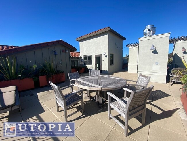 Building Photo - Beautiful 2 Bedroom, 1 Bathroom with a desirable balcony located in the heart of Seabright and cl...