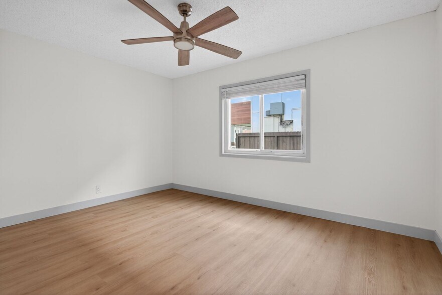 Building Photo - 933 Alamitos Ave