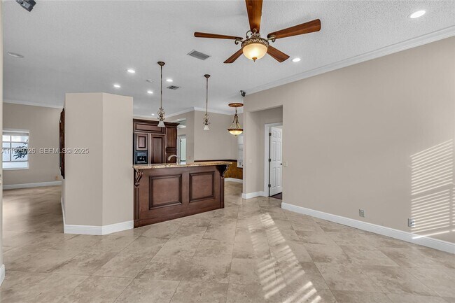 Building Photo - 949 Tanglewood Cir