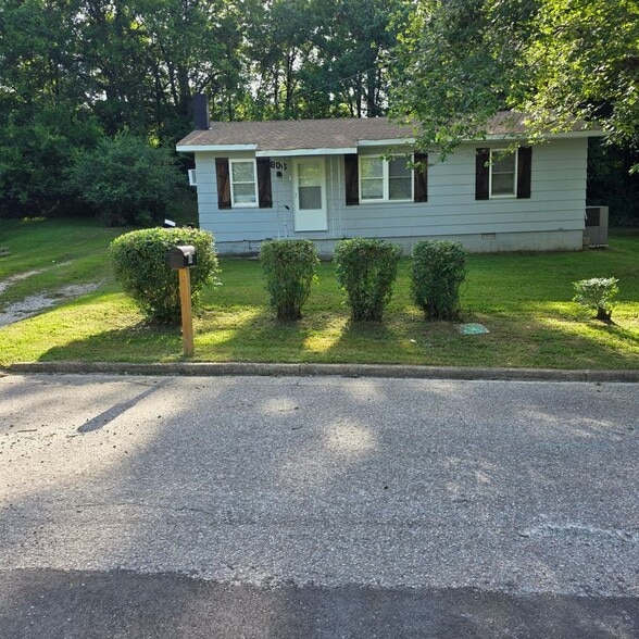 Building Photo - 806 McCampbell St