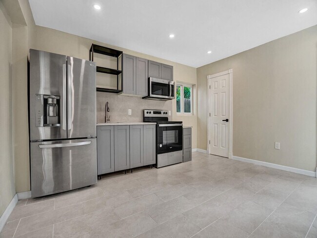 Building Photo - 2442 Garfield St