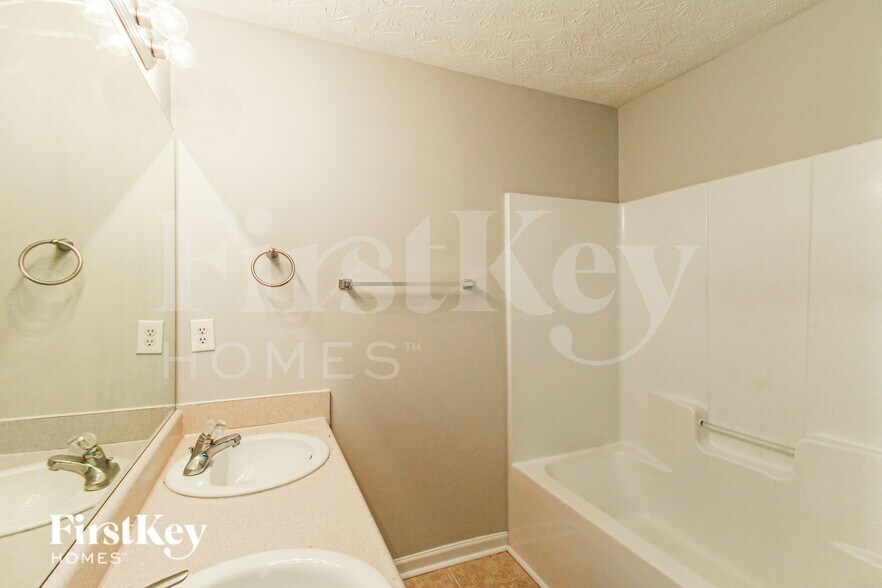 Building Photo - 6108 Ruth St SW