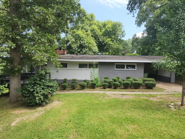 Building Photo - 4001 Calhoun Dr