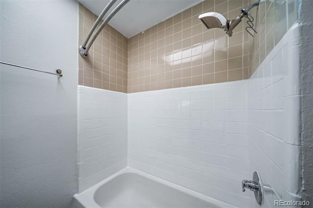 Building Photo - 3124 S Vine Ct