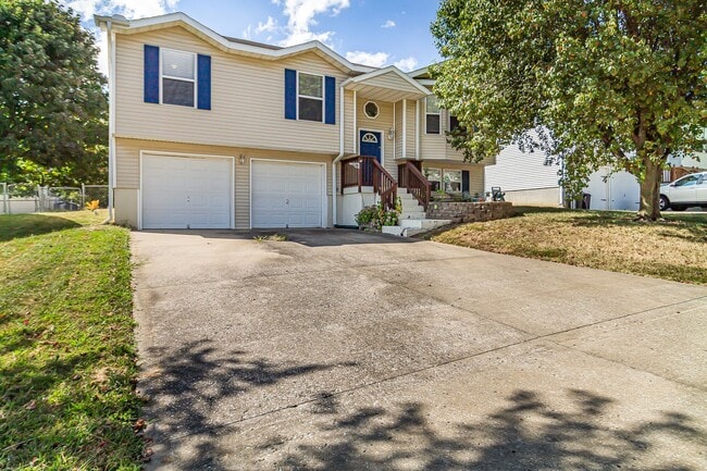 Building Photo - 3 Bedroom 2 Bath in Warrensburg