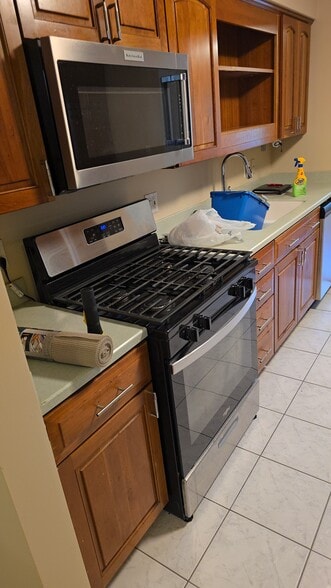 Building Photo - 401 S Grove Ave