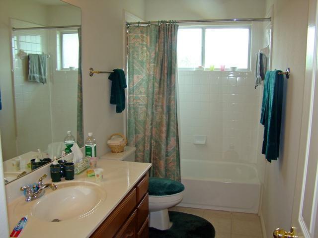 Building Photo - 10700 Pointe View Dr