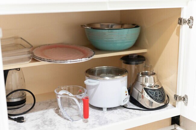 Building Photo - 1601 W Cary St