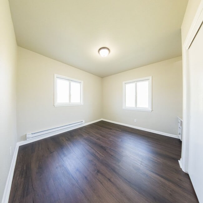 Building Photo - 3 Bedroom One Bathroom updated home