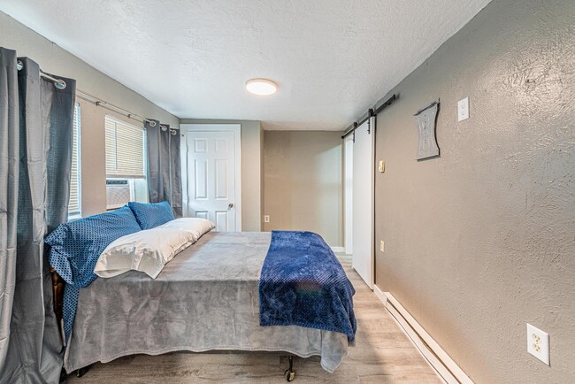 Building Photo - 704 Pacific Ave SW