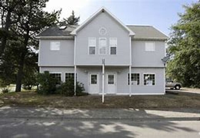 Building Photo - 1701 Pacific Ave N