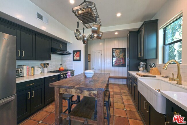 Building Photo - 6855 Los Altos Pl