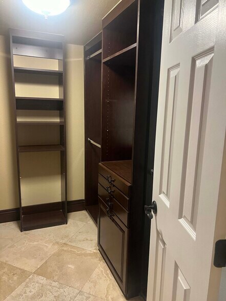 Building Photo - 205 E Harmon Ave