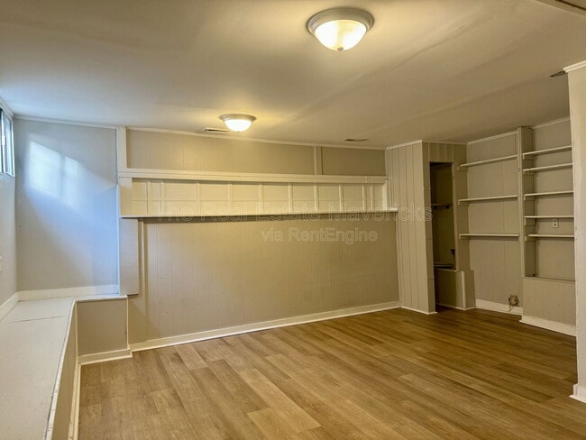 Building Photo - 208 Wilson St