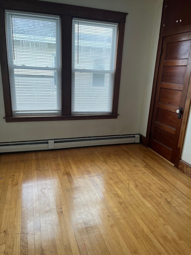 bedoom - 232 Brighton Ave