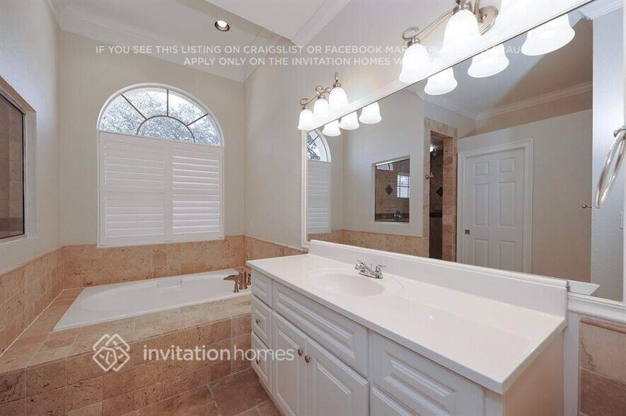 Building Photo - 1800 Wood Haven St