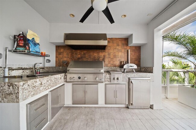 Building Photo - 10560 NW 64th Terrace