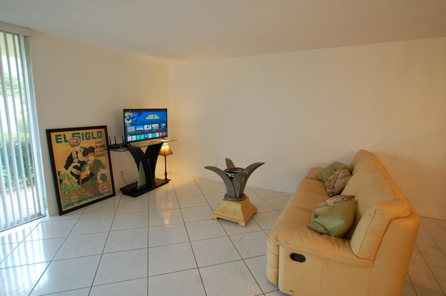 Building Photo - 3575 S Ocean Blvd