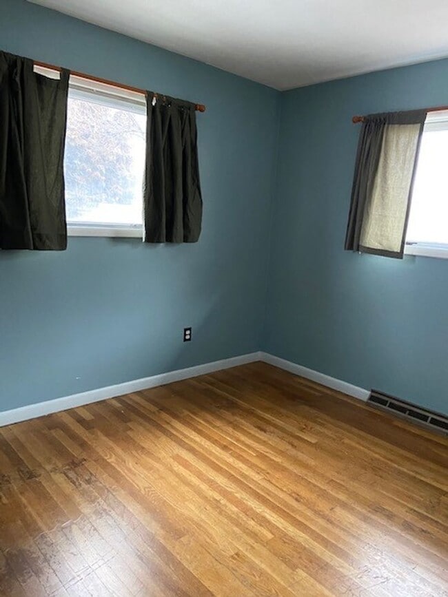 Building Photo - 1810 W Sussex Ave