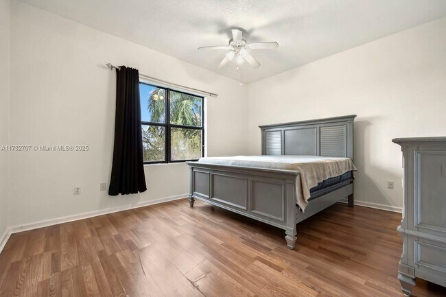 Building Photo - 1610 Presidential Way