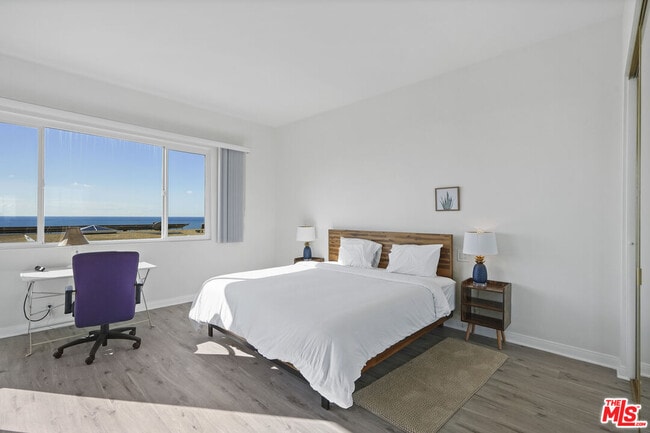 Building Photo - 18103 W Coastline Dr