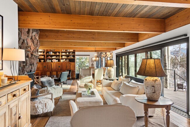 Building Photo - 164 Eastwood Rd