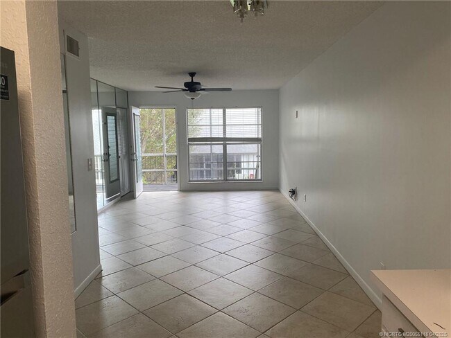 Building Photo - 2118 SE Edler Dr