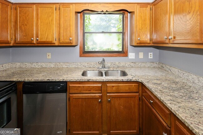 Building Photo - 5461 Park Pl S