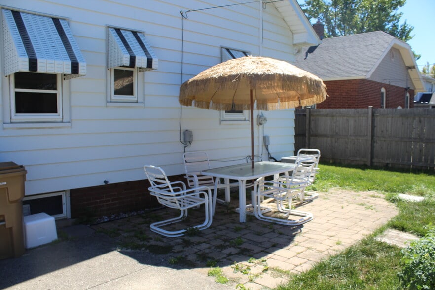 Patio - 7532 27th Ave
